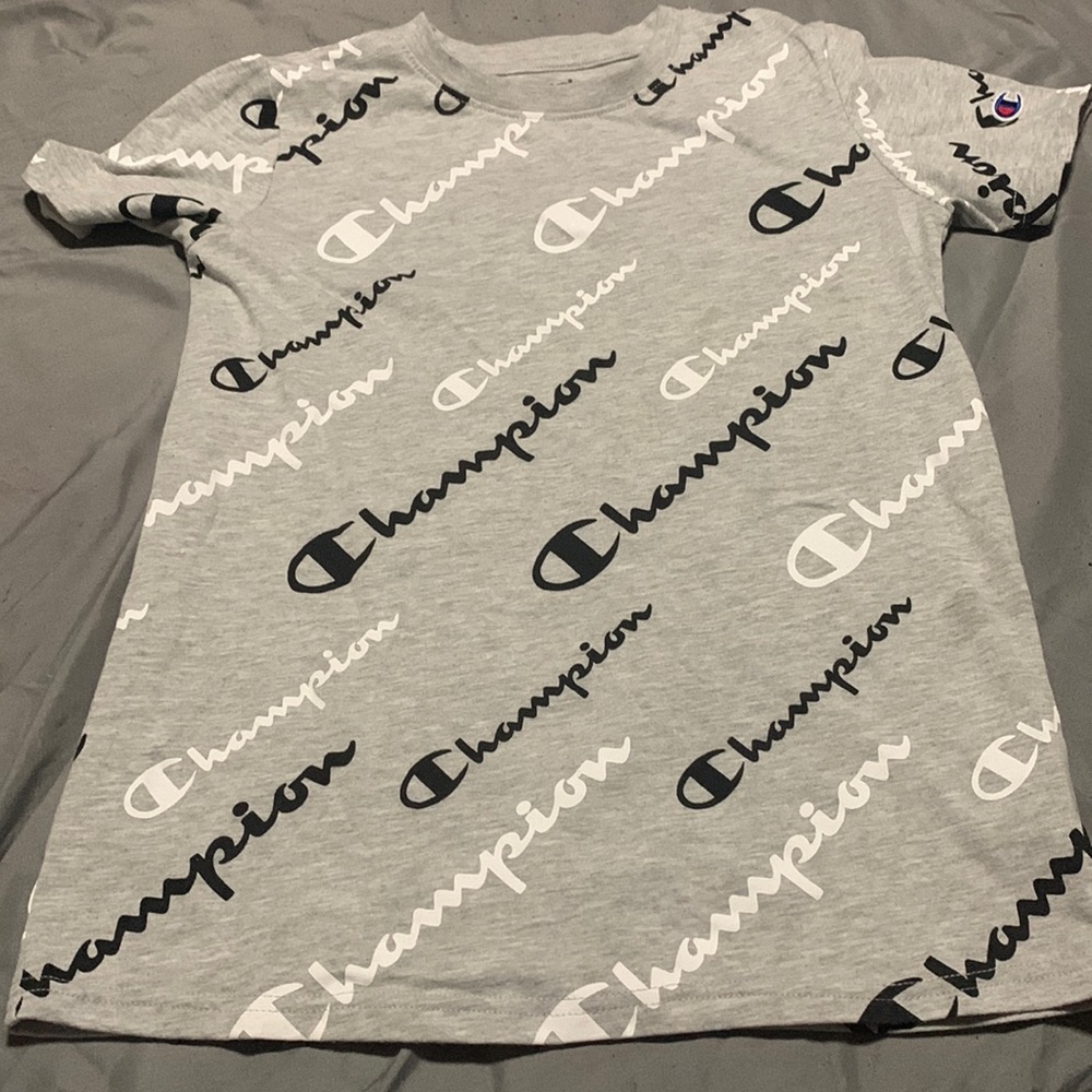 Champions tshirt size medium in boys